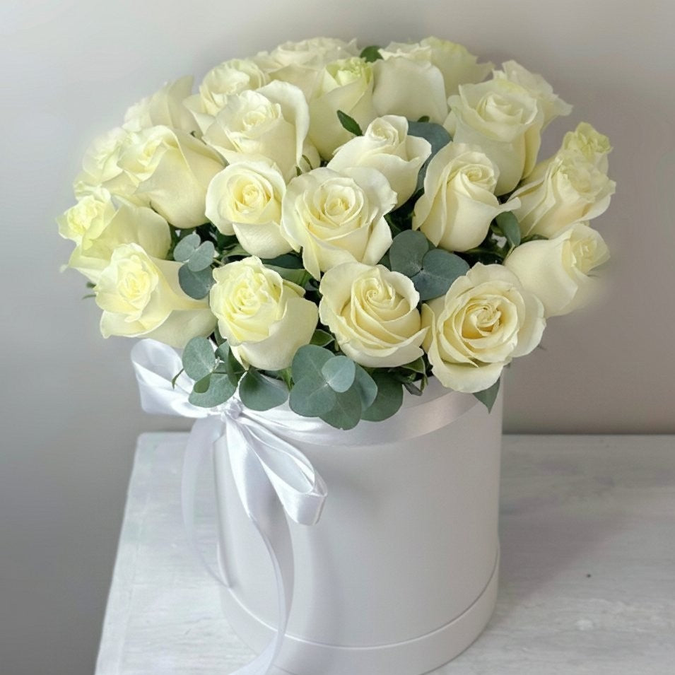 Special Classic 25 White Roses Box