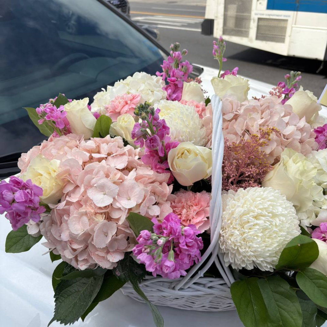 Fleur de Lune Flower Basket