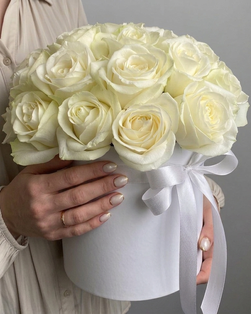 41 WHITE COMPLEMENT ROSES
