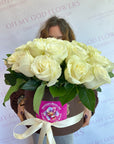 41 WHITE COMPLEMENT ROSES
