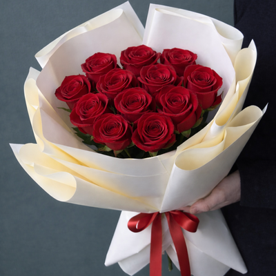 Classic 10, Dozen (12) or 15 Red Roses Bouquet
