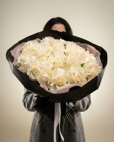 SNOWFALL ELEGANCE FLOWER BOUQUET