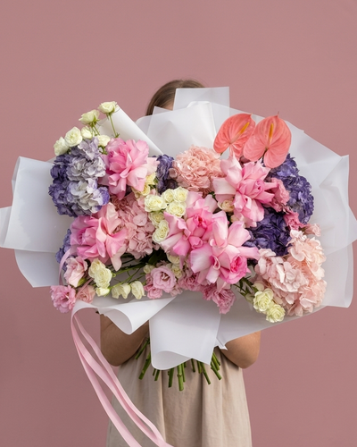 FAIRE AMOUR FLOWER BOUQUET