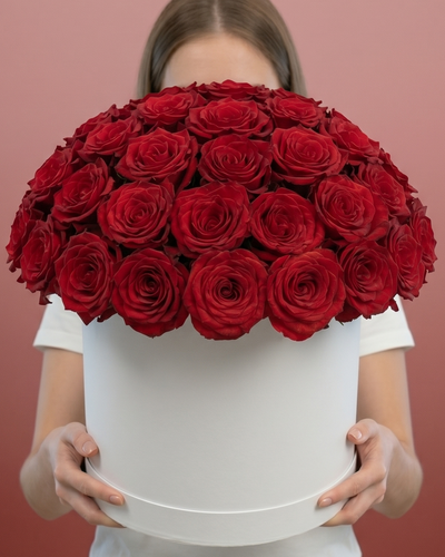 BOX OF 75 DELUXE RED ROSES